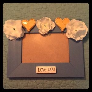 •LynetteDesigns• Periwinkle Frame w/💛💛 & flowers